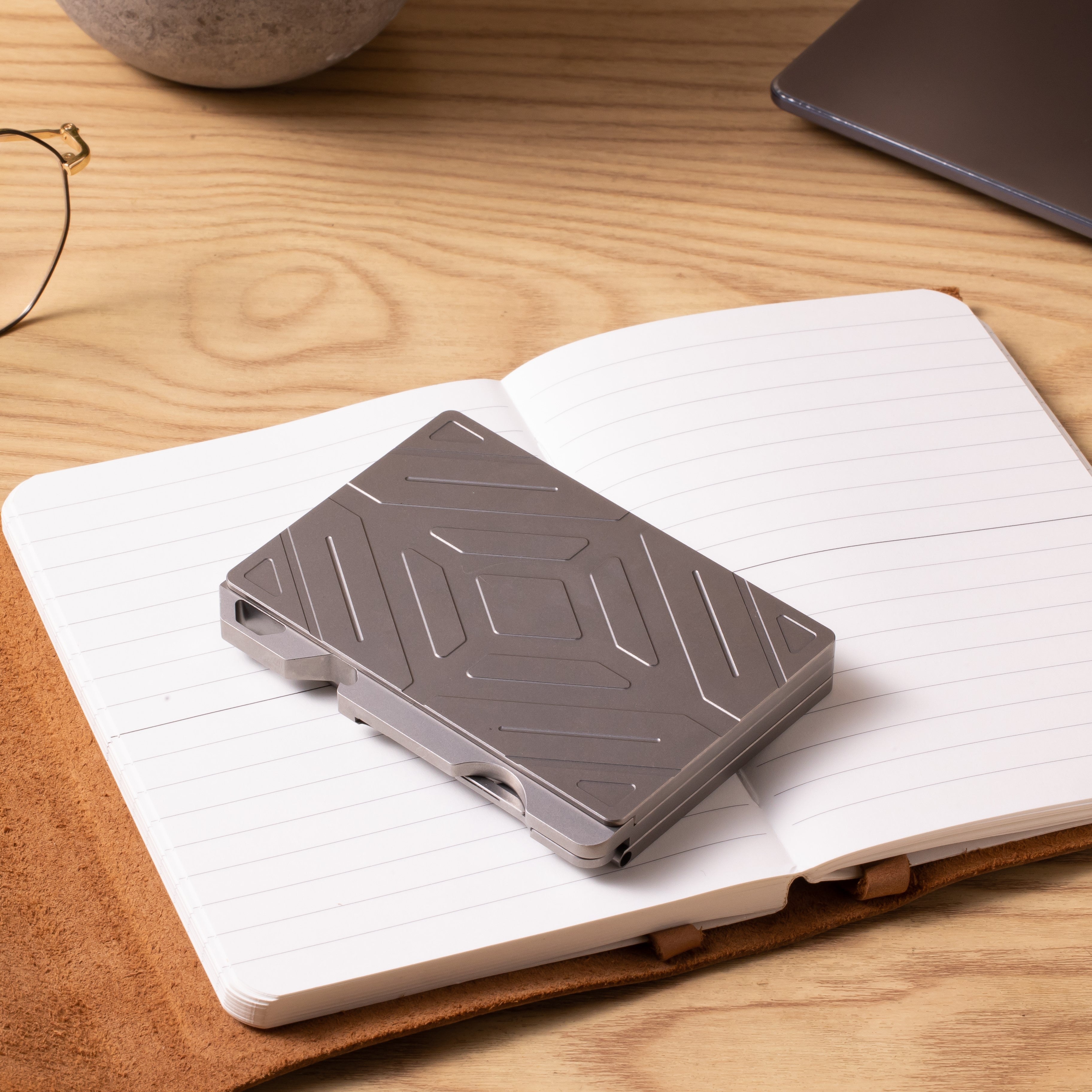 PRE-ORDER] MechVault Titanium Mechanical Wallet - Push-Pop Quick