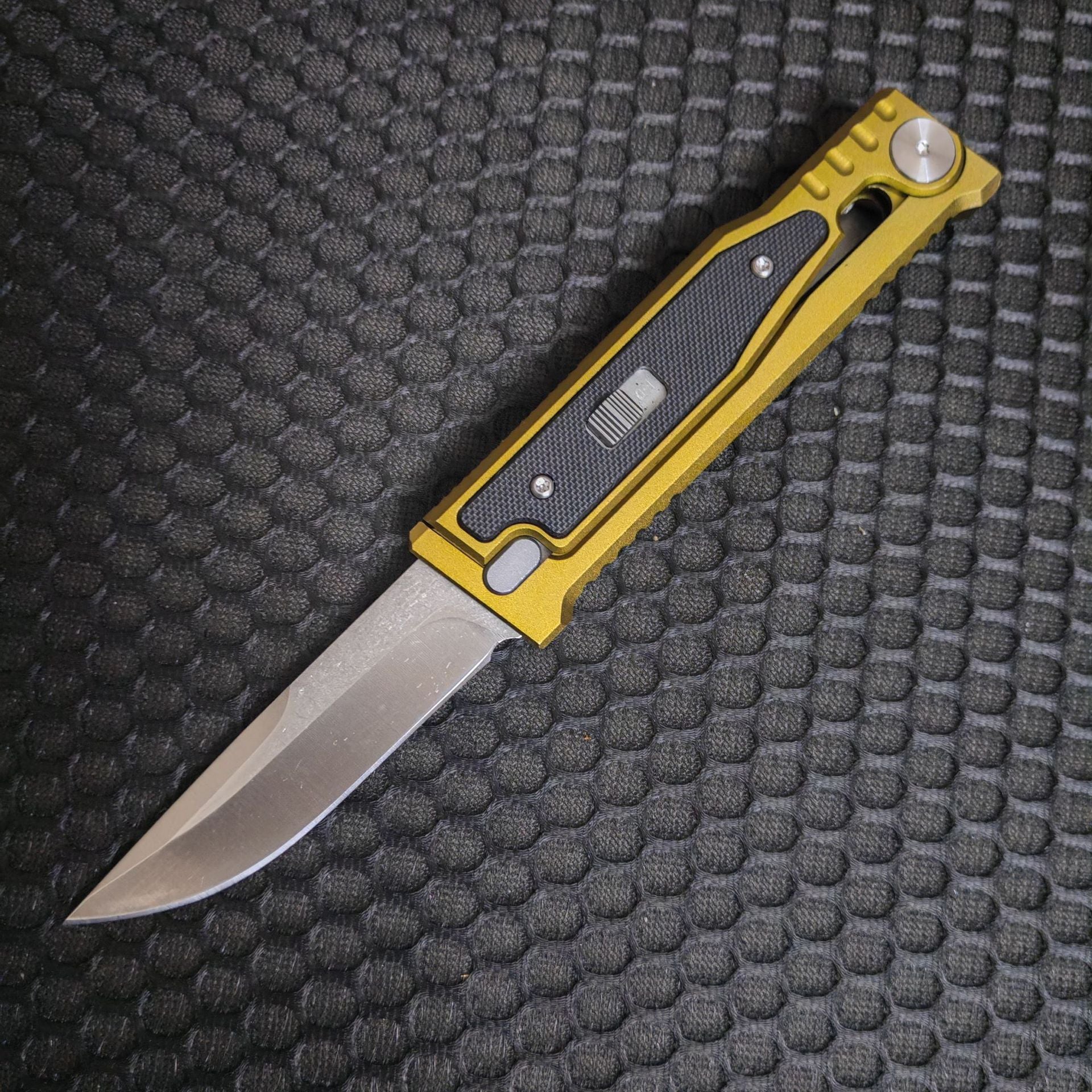 TerraGrip: Aluminum Portable Folding Utility Knife